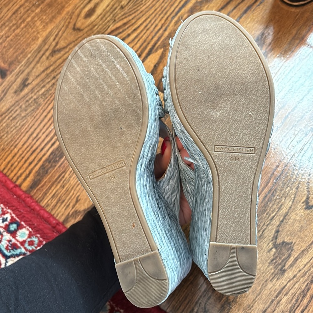 Marc Fisher Women's Lynn Wedge Sandal - Picture 3 of 4